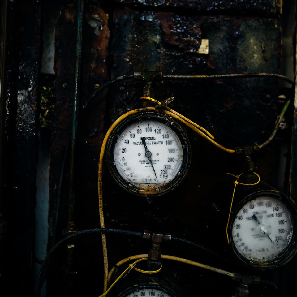 A pressure gauge meant to depict the high pressure that causes solids